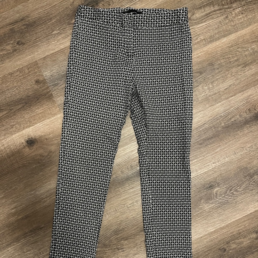 Amanda & Chelsea Black and White Geometric Pants